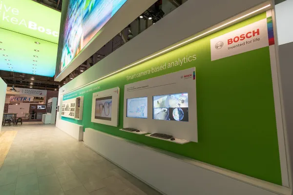 Innovative Bosch-Analysen mit smarten Kamera-Lösungen auf der CES 2020, inszeniert mit interaktiven Displays.