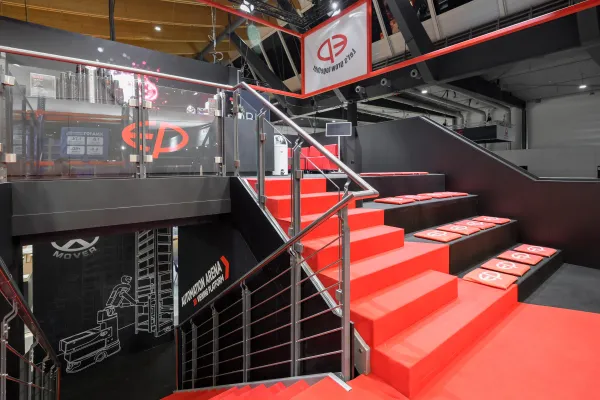 EP Equipment LogiMAT Treppe 